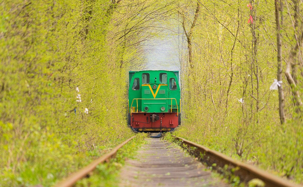 画像：ウクライナ　愛のトンネルの景色